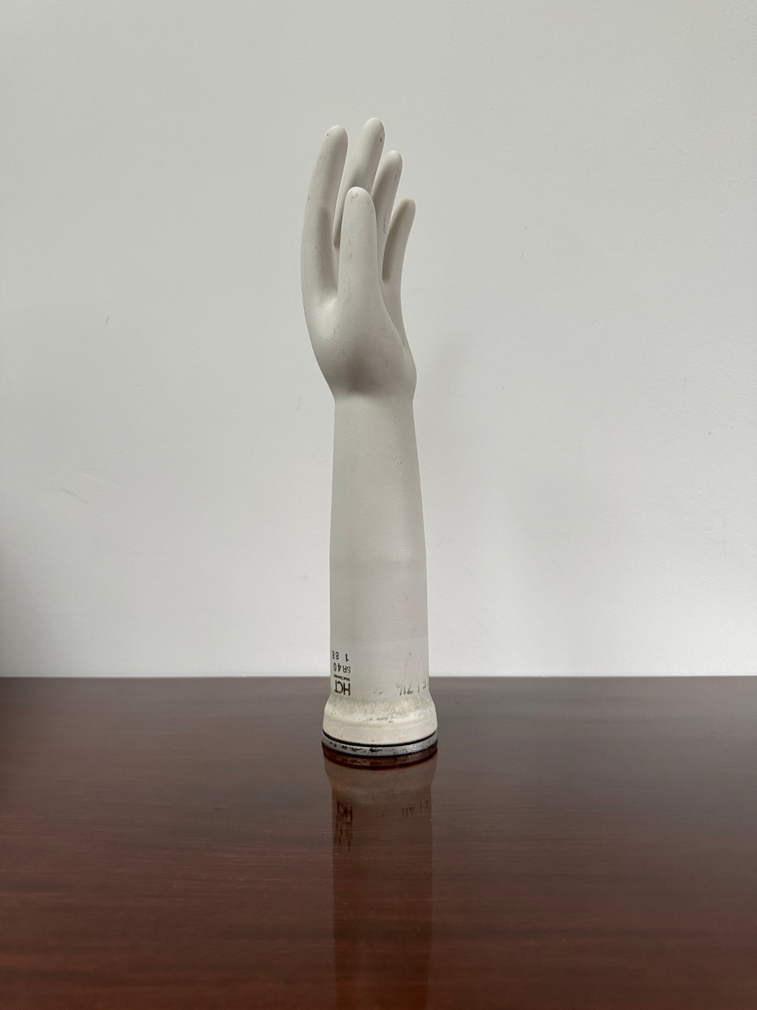 Hand statue フランスアンティーク Glove Mold IMG_6203_1080x.jpg?v=1688762132